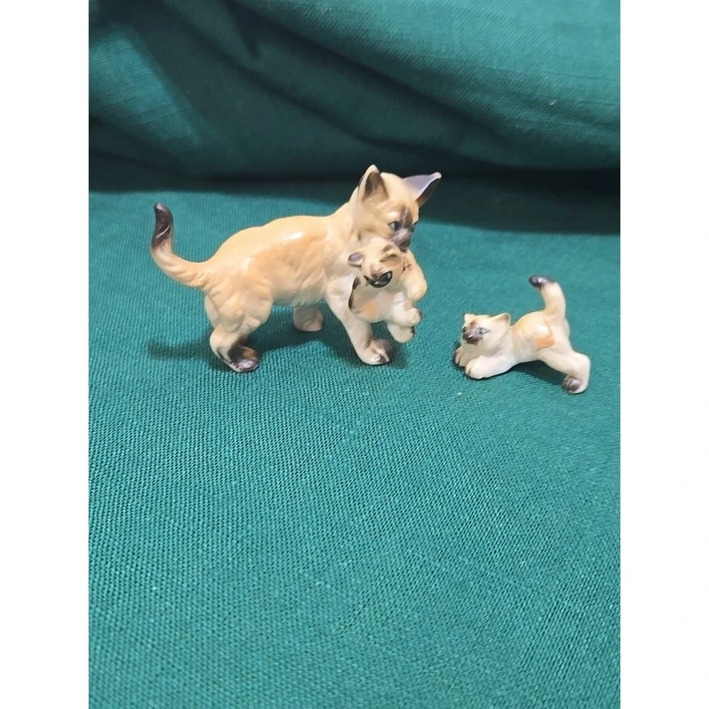 Siamese Cat Trio Miniature Figurine Mom 2 Kitten Vintage Bone China Japan